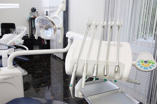 В клинике используется передовое стоматологическое оборудование